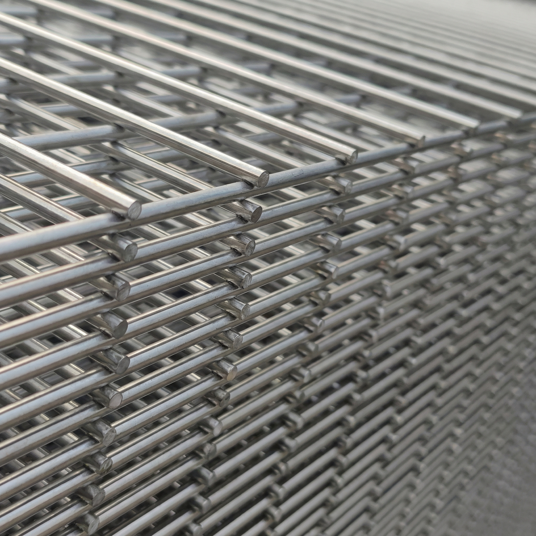 Bulk reinforcing mesh
